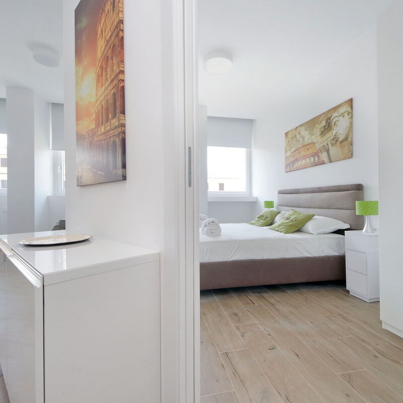 Via Appia New Modern Flat - Near Metro San Giovanni: chambre à coucher, Salon