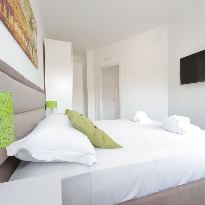 Via Appia New Modern Flat - Near Metro San Giovanni: chambre à coucher