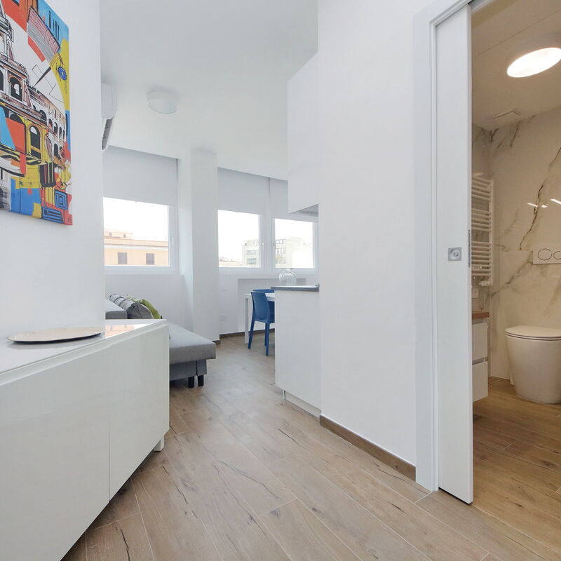 New Via Appia 1Bdr - Near Metro San Giovanni: Salle de bain, Salon