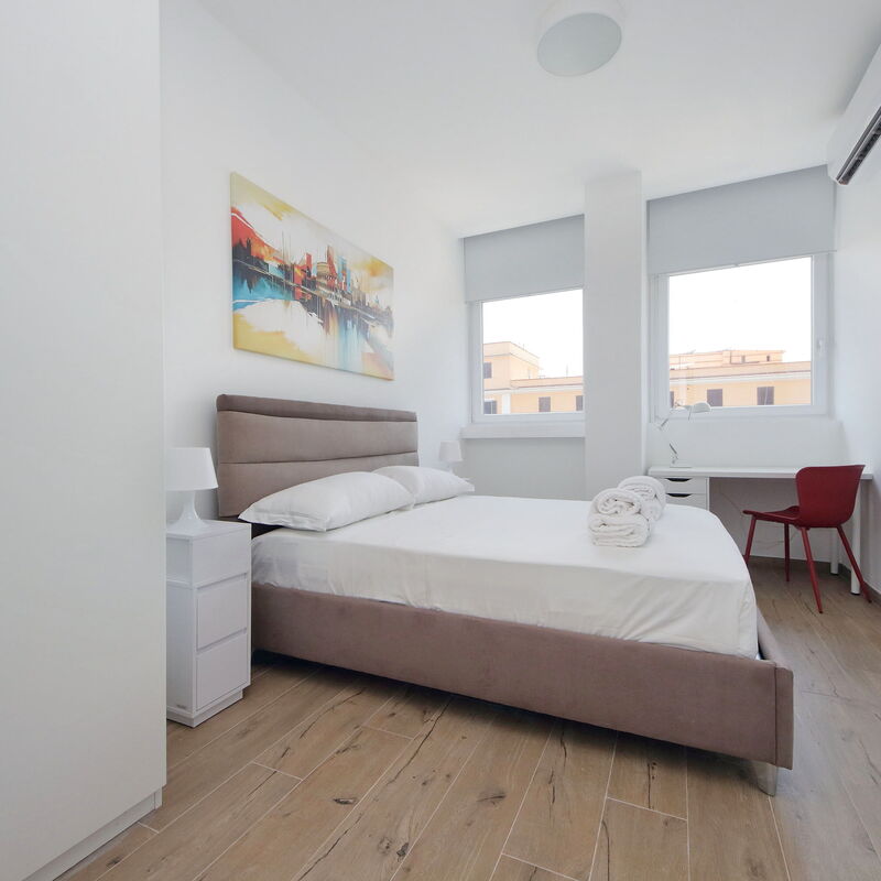 New Via Appia 1Bdr - Near Metro San Giovanni: chambre à coucher