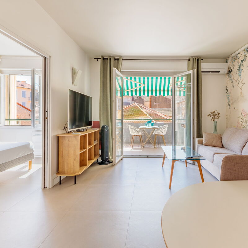 Cozy 2: Balcony / Terrace / Patio, Bedroom, Living Room