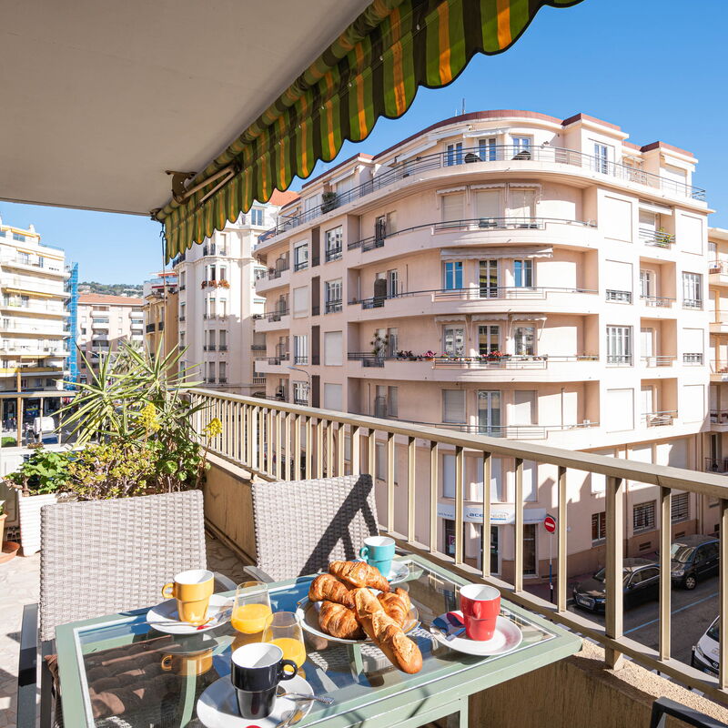 Majestic Apartment: Balcony / Terrace / Patio