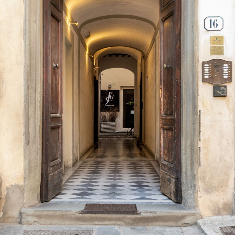 Duomo Vigna Nuova: Building Exterior, Main Entrance