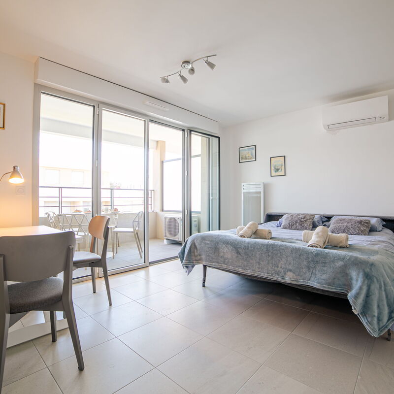 Marina Bay: Living Room